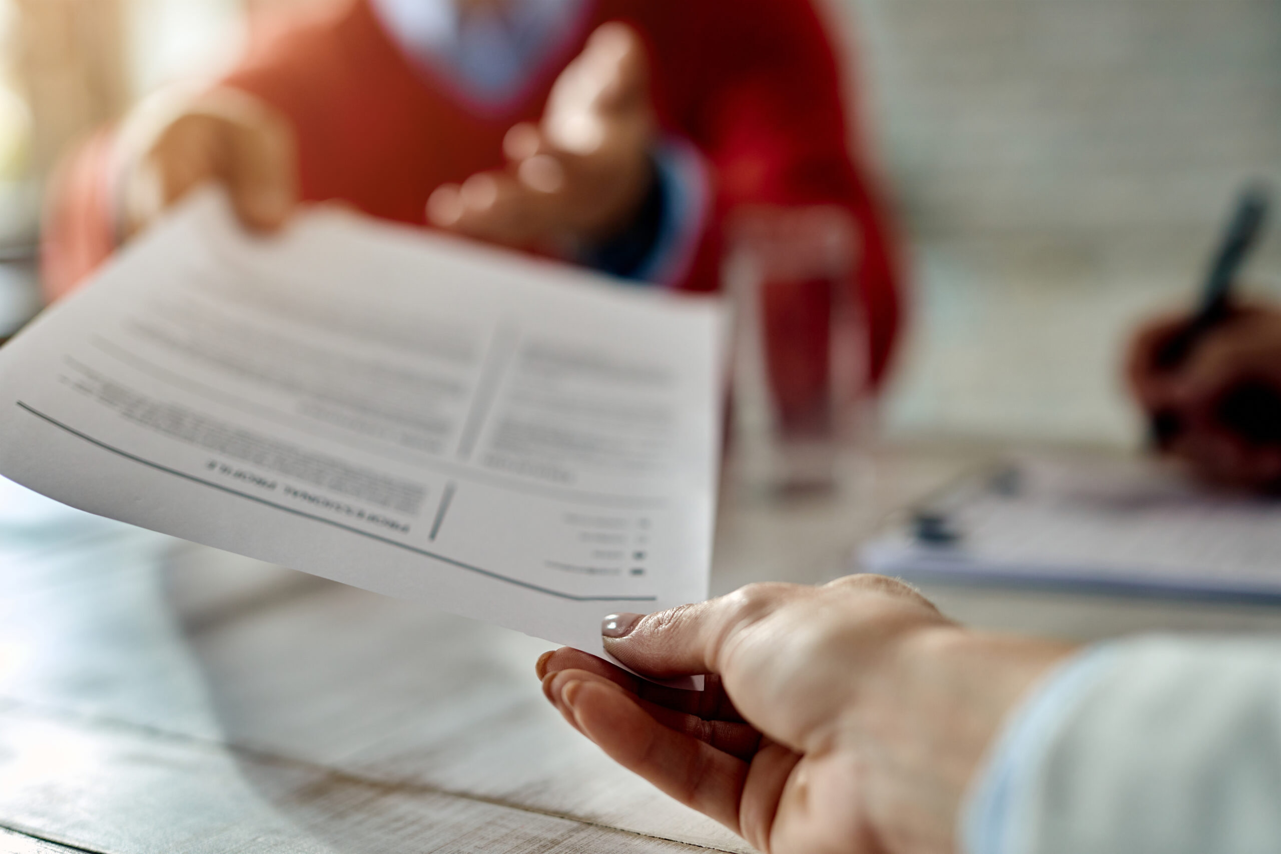 ¿Quieres mejorar tu currículum y encontrar trabajo antes? En esta guía tienes las claves 3 guía para mejorar tu currículum 2