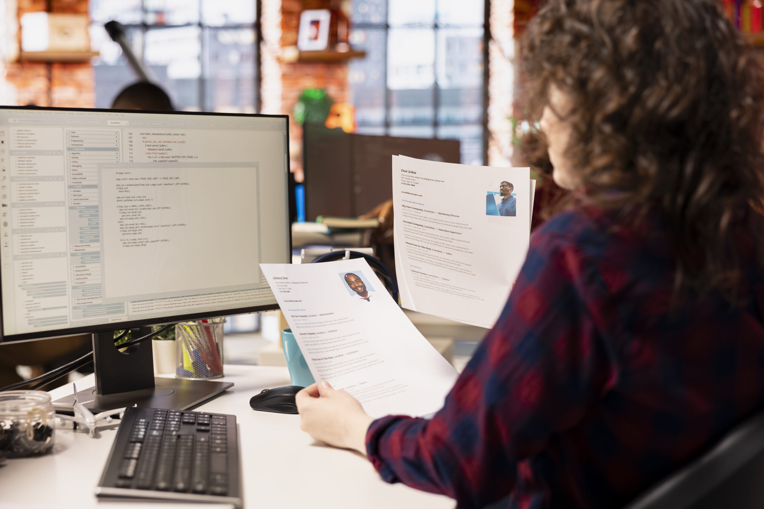 ¿Quieres mejorar tu currículum y encontrar trabajo antes? En esta guía tienes las claves 2 guía para mejorar tu currículum
