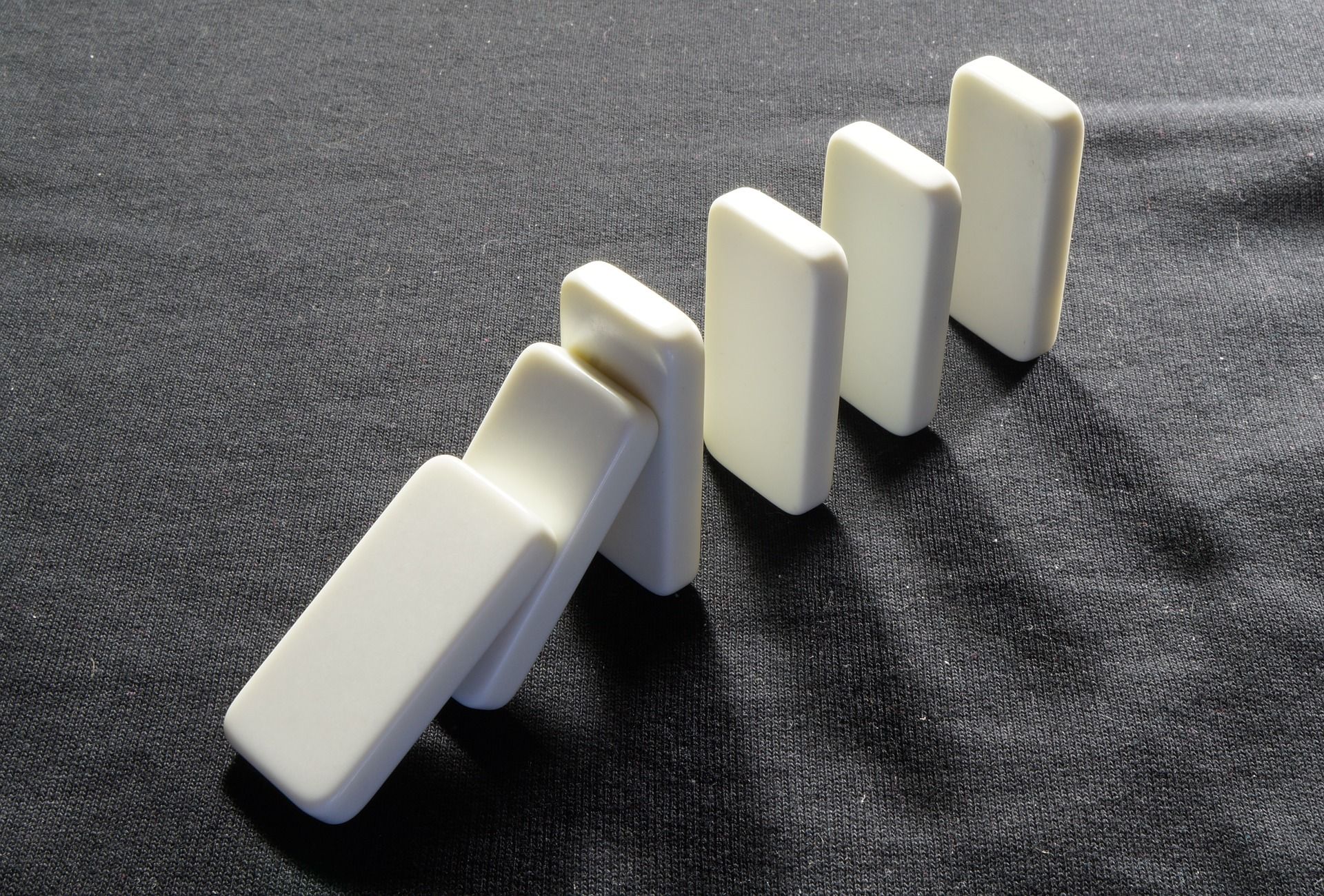 Dominoes-719199_1920