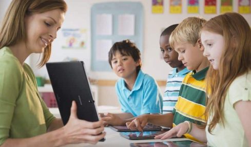 Clases más prácticas y colaborativas con Samsung 1