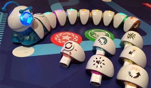 Fisher-Price Code-a-pillar, el juguete para empezar a programar desde los 3 años