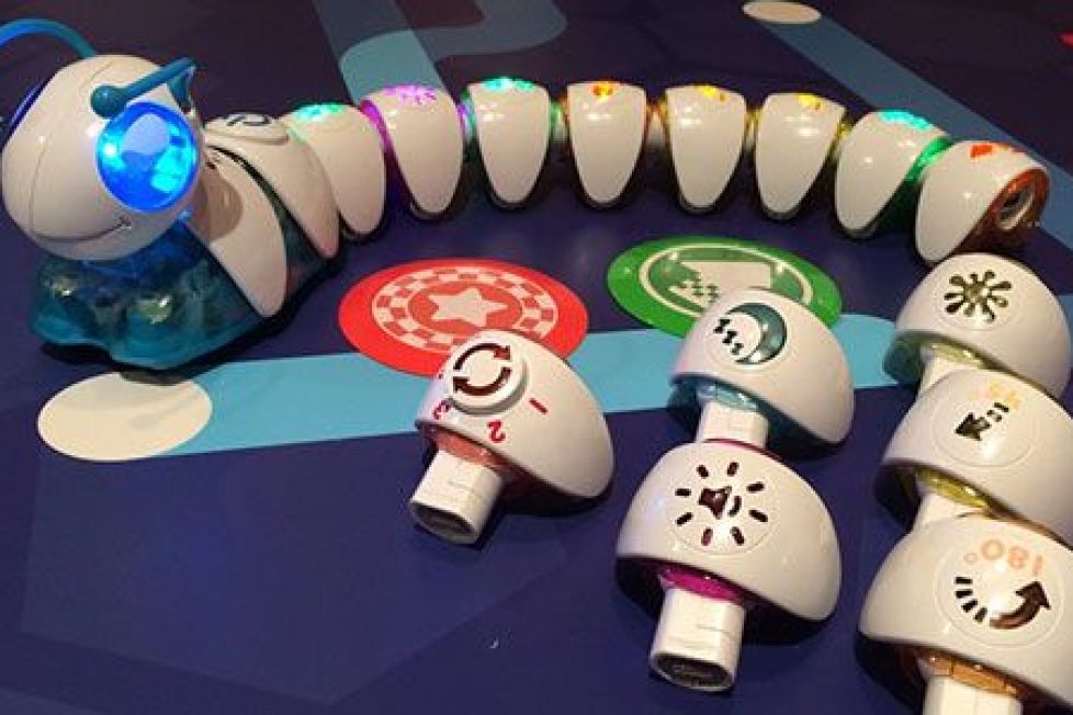 Fisher-Price Code-a-pillar, el juguete para empezar a programar desde los 3 años