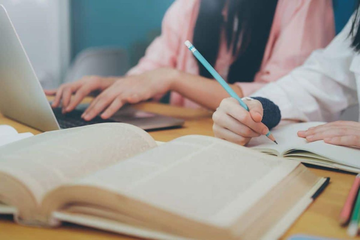 ¿Cómo mejorar el lenguaje oral y escrito? Guía práctica para docentes y familias cropped mejorar el lenguaje oral
