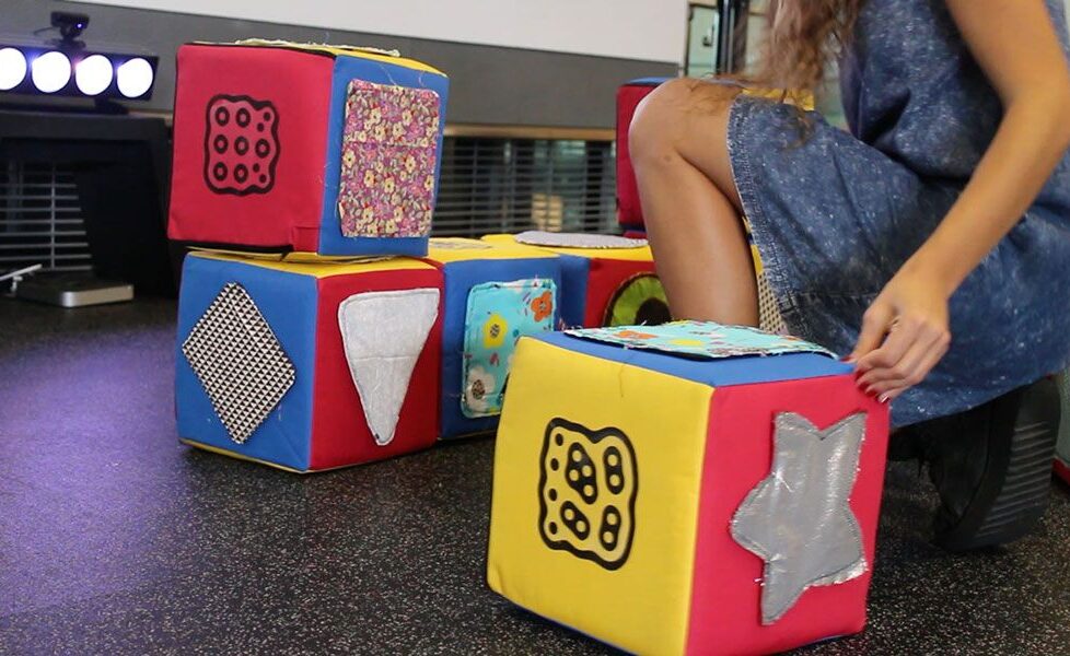 yeso Armonía Imaginación Buildacode, programación y sonidos con cubos de espuma