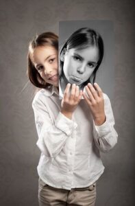 niña con dos caras