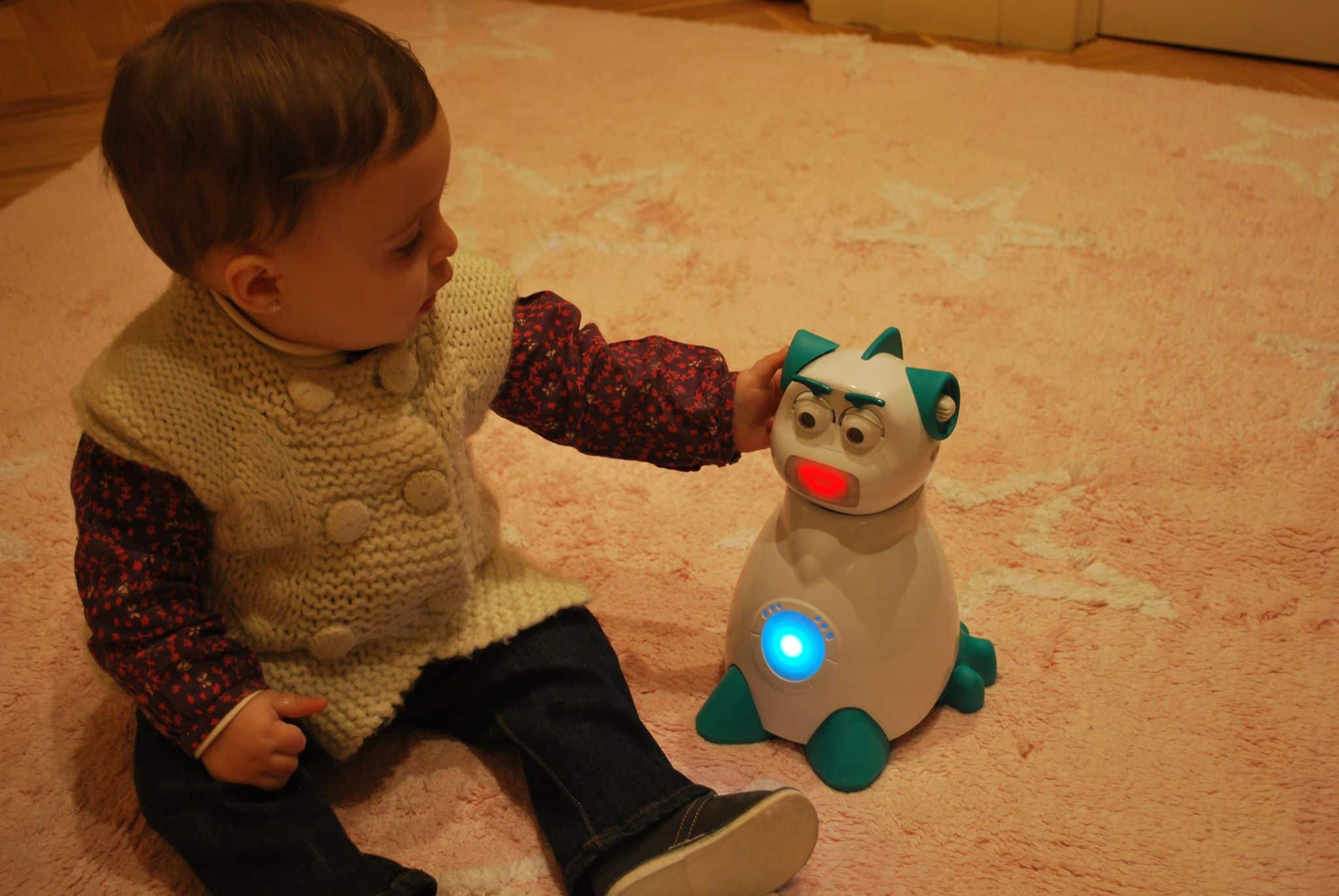Aisoy1 emotional robot