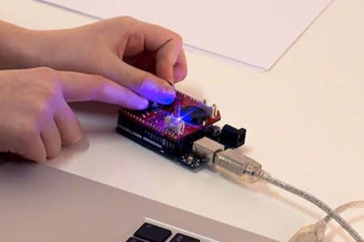 Awesome Shield, el accesorio de Arduino para futuros inventores 2