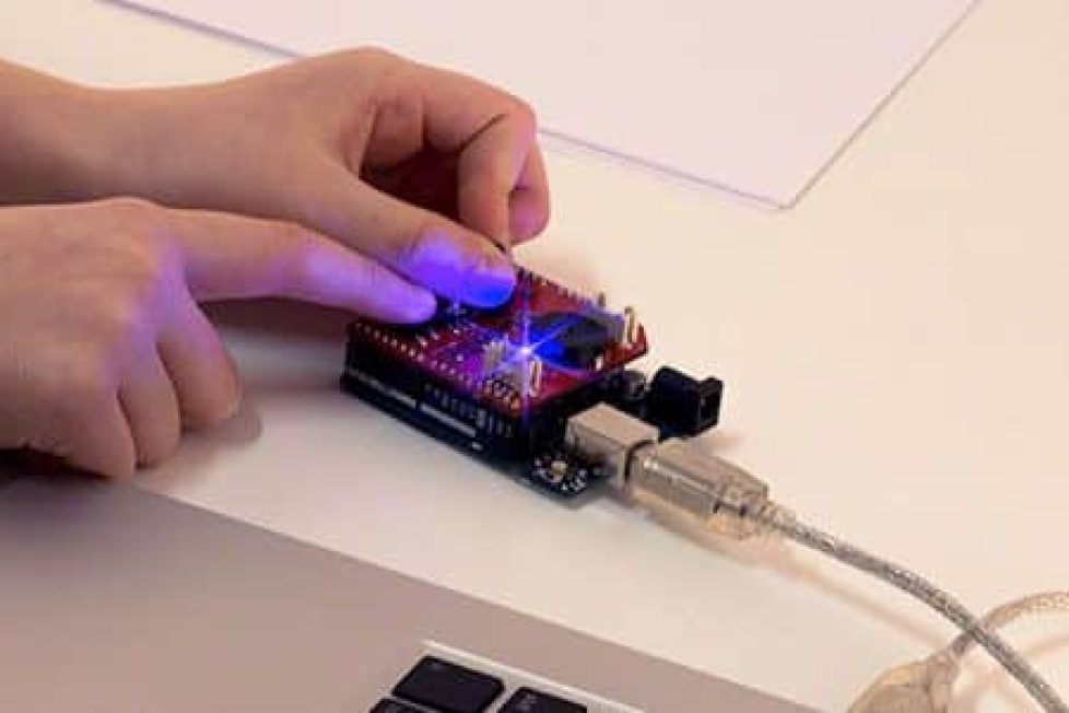 Awesome Shield, el accesorio de Arduino para futuros inventores Awesome Shield, el accesorio de Arduino para futuros inventores 2