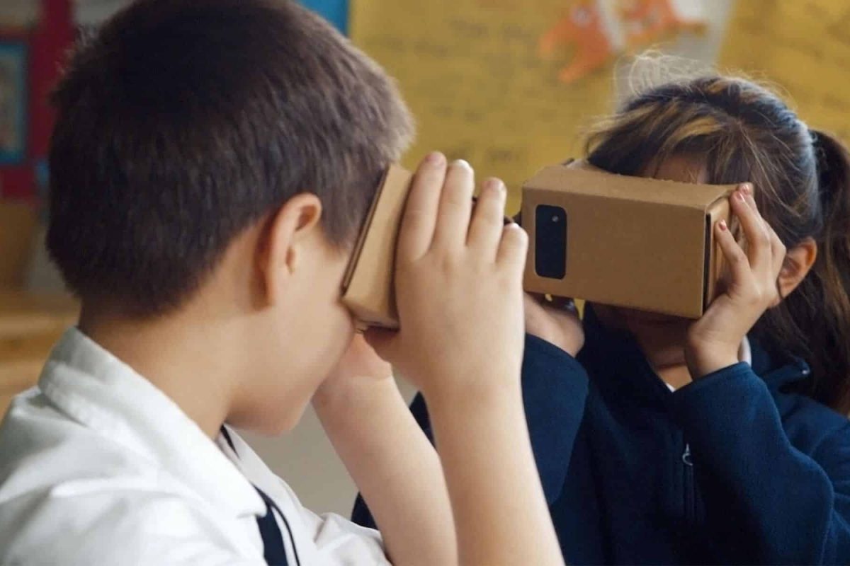 Iniciarse en la realidad virtual en educación con unas gafas de cartón Iniciarse en la realidad virtual en educación con unas gafas de cartón 2