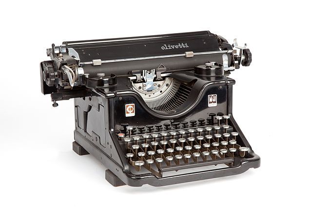 Olivetti M40 Typewritter