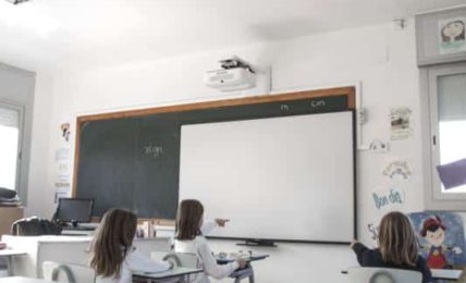 Proyección ecológica en la escuela La Miranda, de Barcelona 3