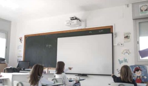 Proyección Ecológica En La Escuela La Miranda, De Barcelona 3