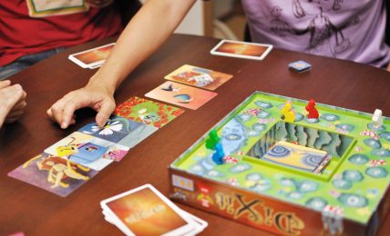 Dixit, un juego de mesa para mejorar la creatividad y el lenguaje... con imágenes 2