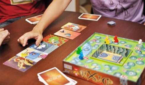 Dixit, un juego de mesa para mejorar la creatividad y el lenguaje... con imágenes 2