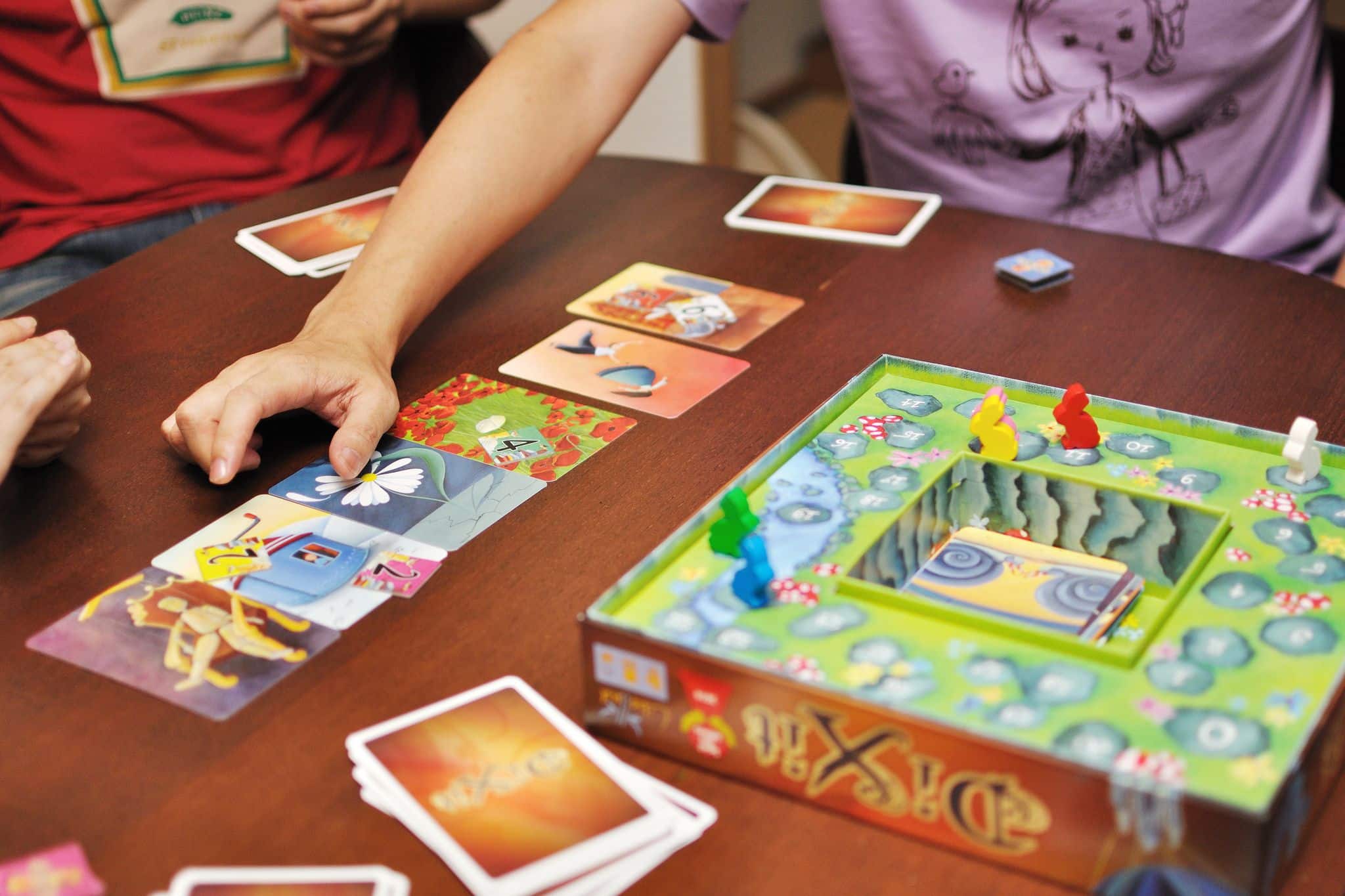 Dixit, un juego de mesa para mejorar la creatividad y el ...