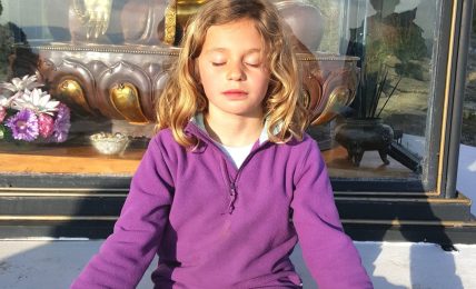 Meditación creativa a través del yoga en el aula 5