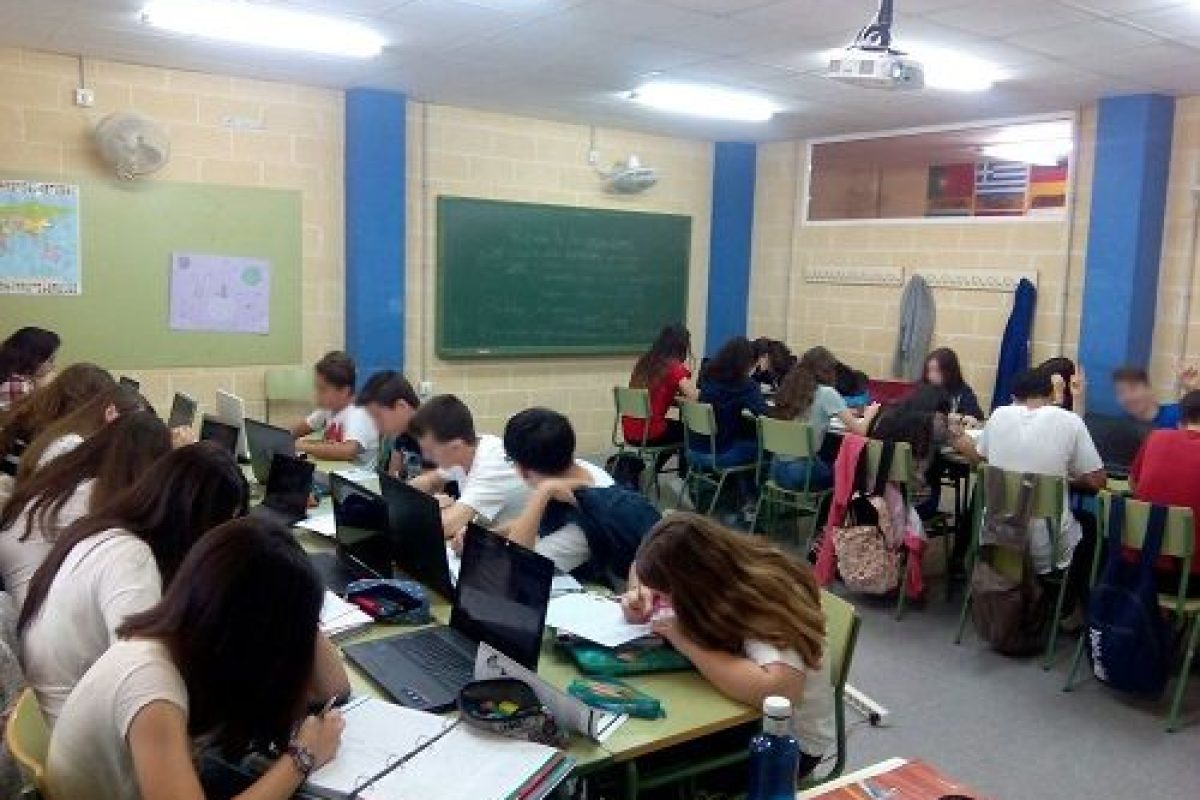 En el IES Dos Mares de San Pedro del Pinatar aprenden sintaxis con las TIC En el IES Dos Mares de San Pedro del Pinatar aprenden sintaxis con las TIC 1