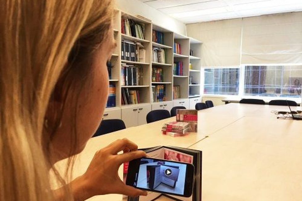 ‘Odio el Rosa’, una saga juvenil para fomentar la lectura en papel y digital
