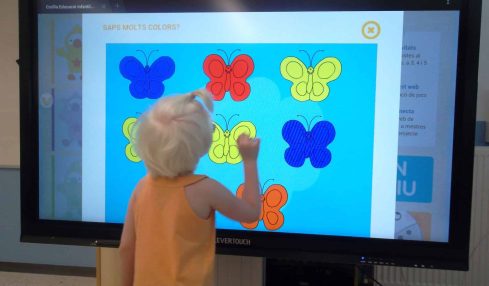 Monitores interactivos de doble uso en la Escola L’Arc de Sant Martí