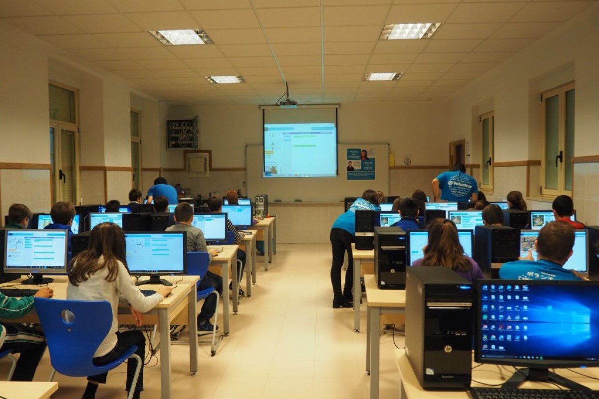 HP acerca el mundo de la programación a más de 220 estudiantes en León HP acerca el mundo de la programación a más de 220 estudiantes en León 1