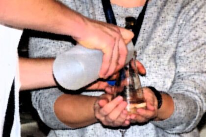 5 canales de YouTube con experimentos de ciencia para hacer en clase