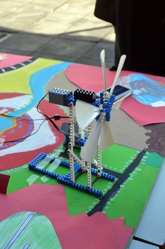 Muestra de robot creados por los alumnos en el marco del proyecto para nuevo planeta