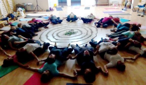 7 razones por las que el yoga debe estar en las aulas 1