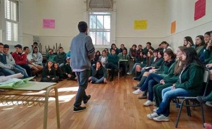Teatro sobre problemáticas adolescentes para fomentar la creatividad y el trabajo cooperativo 1