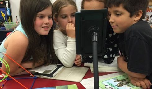 HUE Flexible Table Stand, un soporte para usar las tabletas en el aula 2