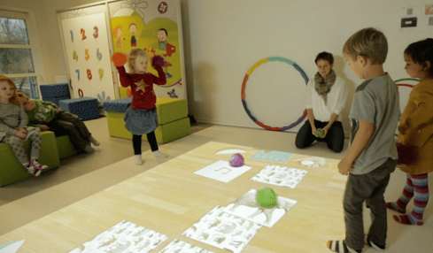 Fomentar la psicomotricidad y el trabajo en equipo con el suelo interactivo