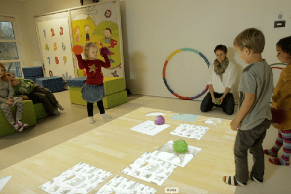 Fomentar la psicomotricidad y el trabajo en equipo con el suelo interactivo