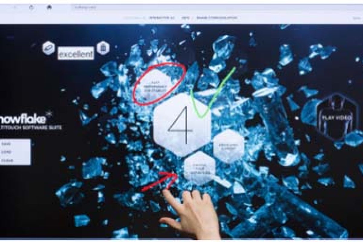 Monitores interactivos de Hitachi con el software Snowflake Monitores interactivos de Hitachi con el software Snowflake 2