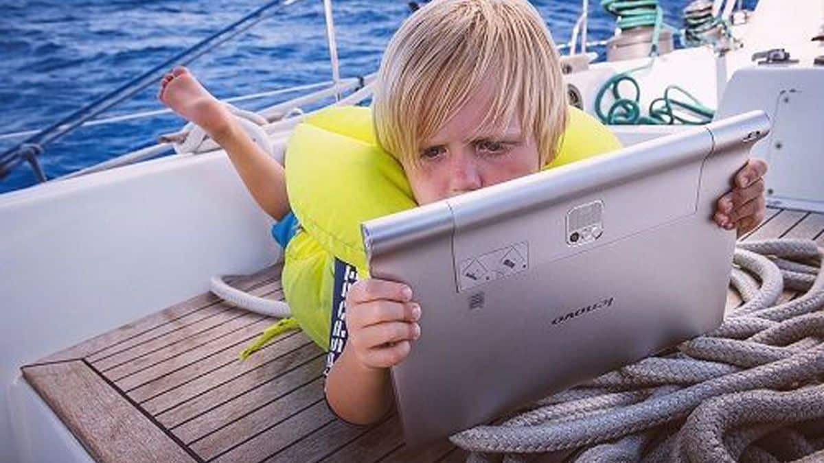 Una travesía en barco en busca de un nuevo sistema educativo
