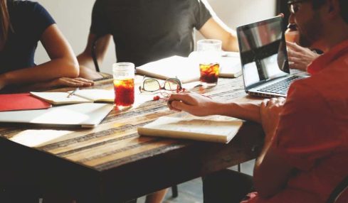 5 comunidades educativas en las que encontrar reseñas y análisis de contenido educativo 6