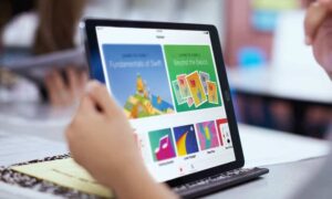 Swift Playgrounds ya permite programar robots o drones en el iPad 1