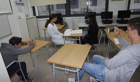 Alumnos de Secundaria se convierten en policías para aprender Francés 1