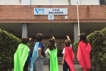 Alumnos de CEIP Balaídos (Vigo) protagonizan un cómic de superhéroes con fines solidarios 1