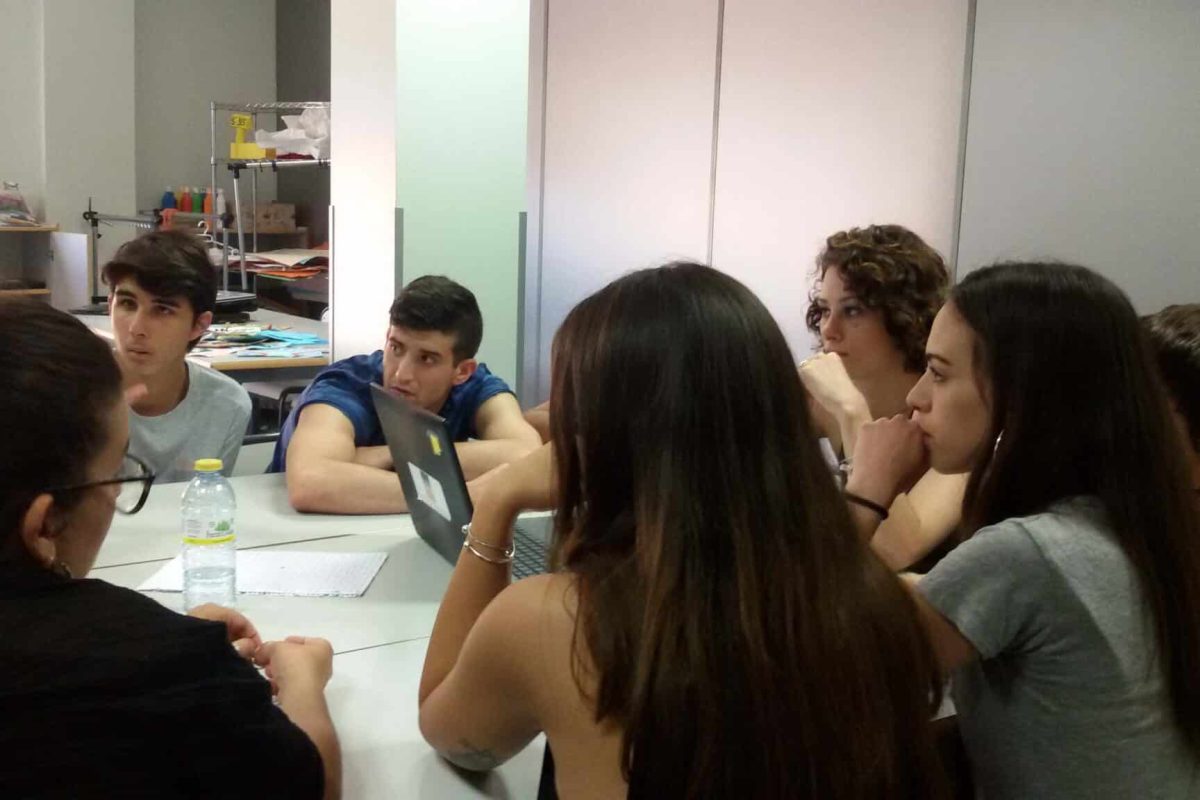 ‘Proyecto Telescopio’, una experiencia que analiza la realidad de los menores situación de exclusión social ‘Proyecto Telescopio’, una experiencia que analiza la realidad de los menores situación de exclusión social 1