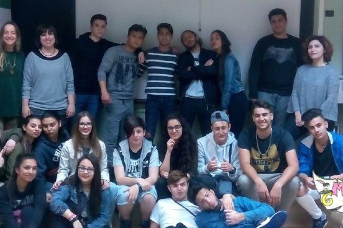 Proyecto LÓVA: la Ópera como Vehículo de Aprendizaje llega al IES María Moliner (Zaragoza) Proyecto LÓVA: la Ópera como Vehículo de Aprendizaje llega al IES María Moliner (Zaragoza) 4