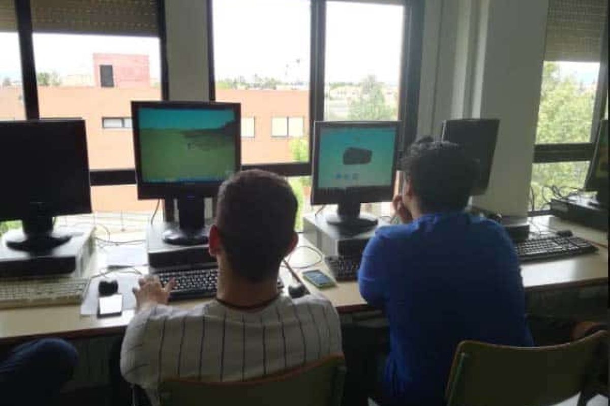 El aprendizaje colaborativo llega a las aulas del IES Ingeniero de la Cierva (Murcia) El aprendizaje colaborativo llega a las aulas del IES Ingeniero de la Cierva (Murcia) 1