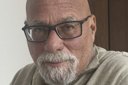 Roger Schank: "Todas las asignaturas deberían eliminarse del currículo"