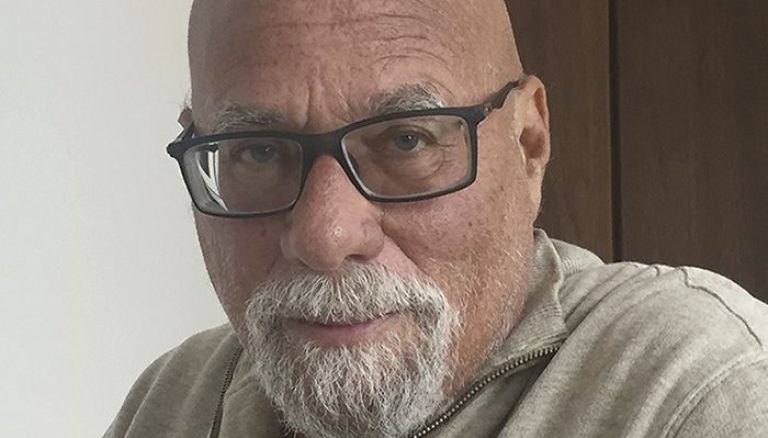 Roger Schank: "Todas las asignaturas deberían eliminarse del currículo"