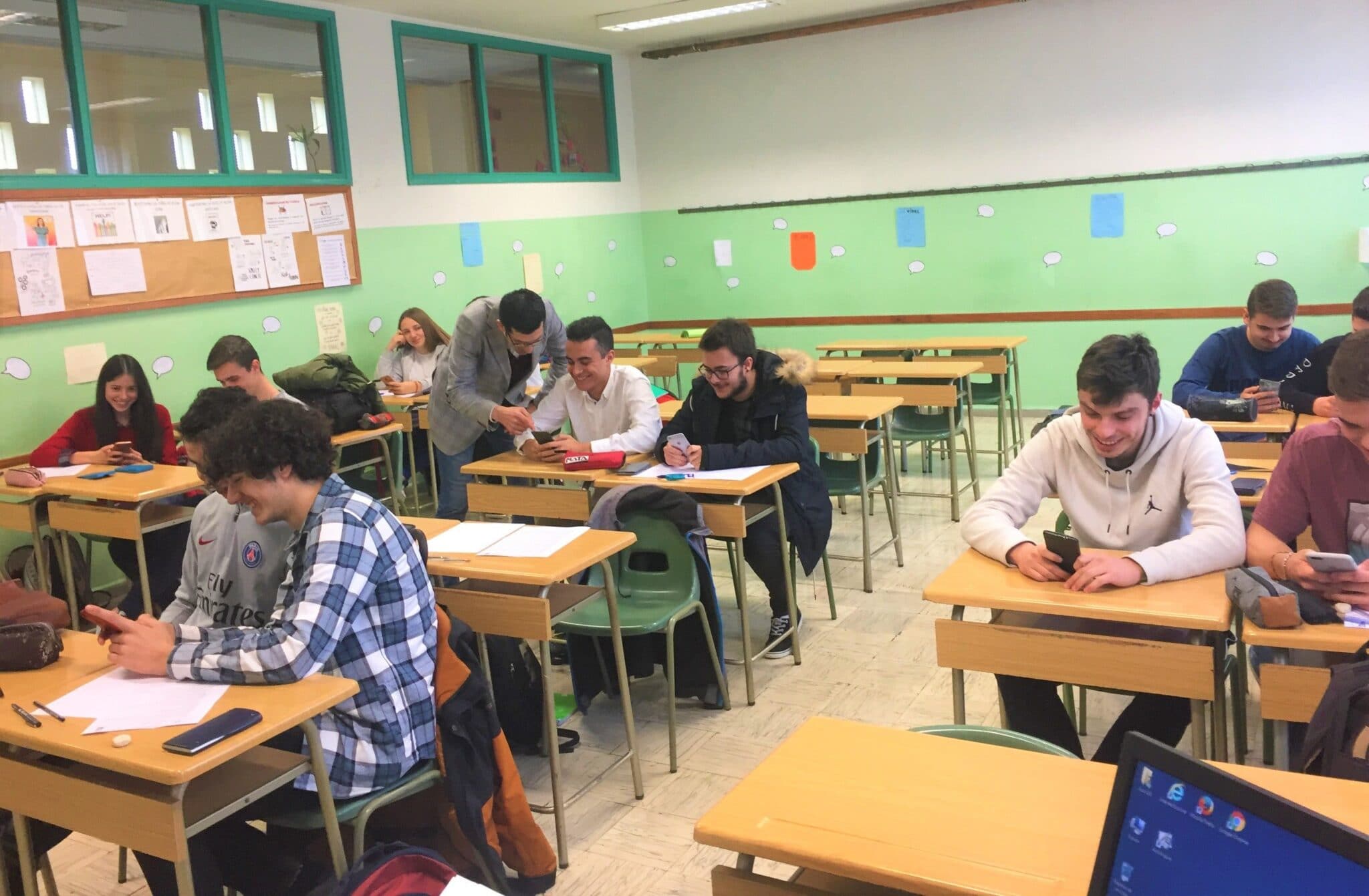 Eduardo Infante Clase Bachillerato scaled 1