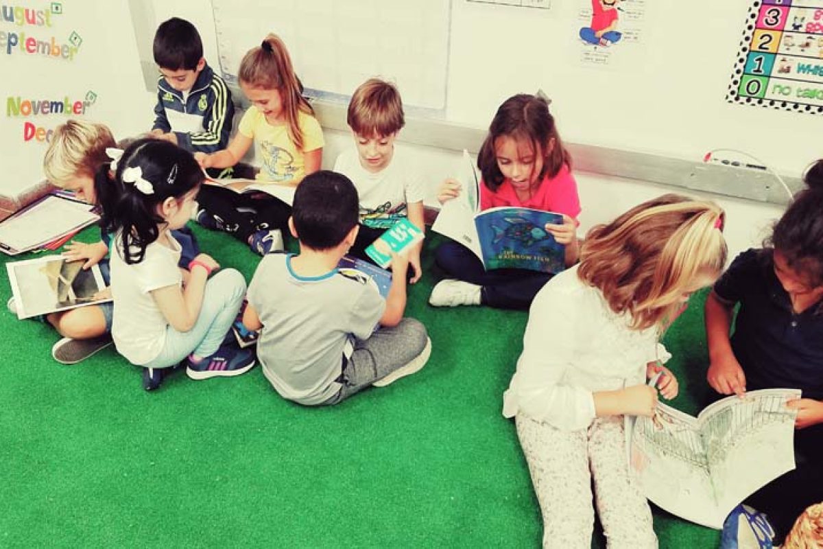 Leer en voz alta en clase: razones e ideas para ponerlo en práctica Leer en voz alta en clase: razones e ideas para ponerlo en práctica 1