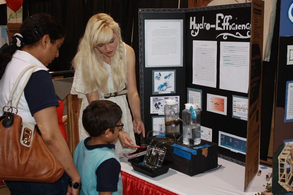 Así se monta una feria de Ciencia en un centro educativo feria de Ciencia