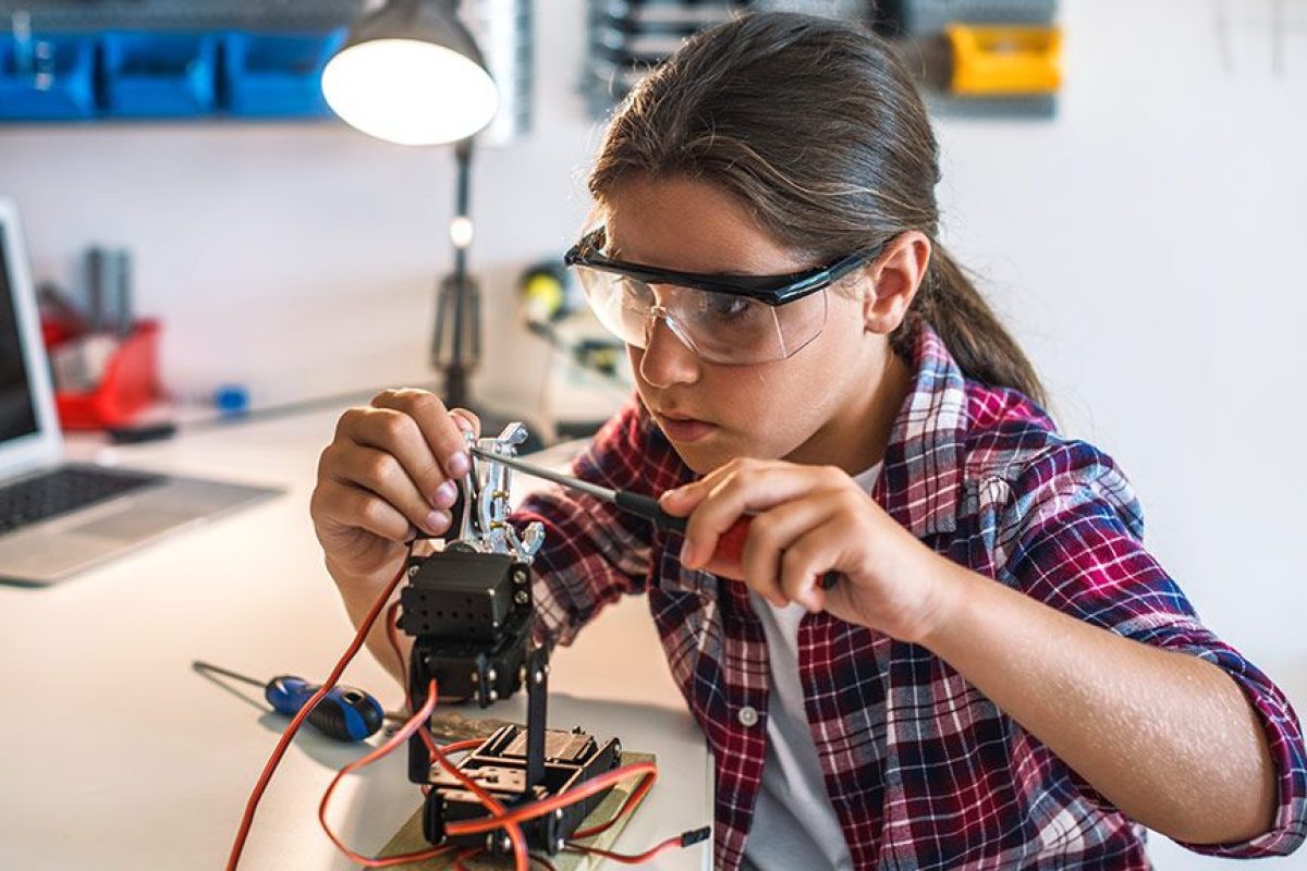 bMaker, una solución integral para trabajar robótica y programación bMaker, robótica y programación