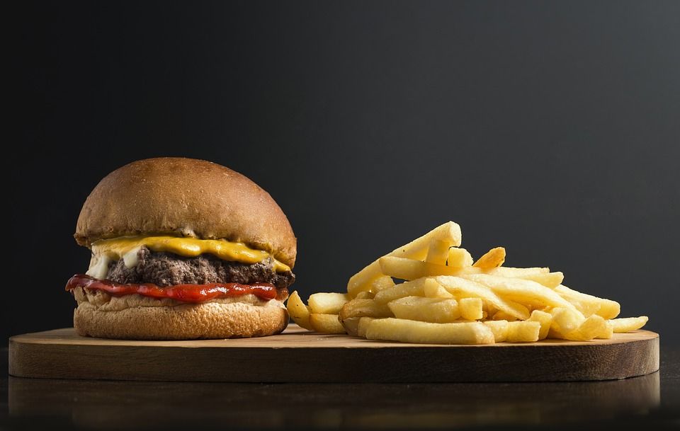alimentación en exámenes Evita la comida fast-food