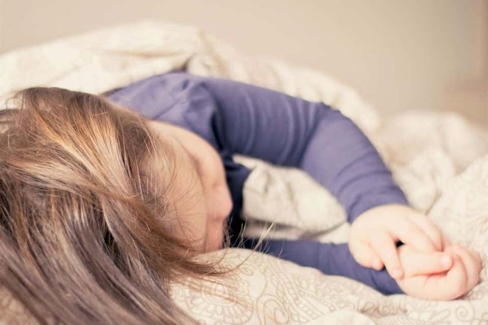 La luz de tabletas y móviles afecta al sueño de los adolescentes, según un estudio insomnio tecnológico