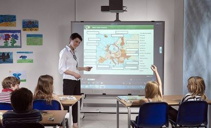 Renueva tu aula para el nuevo curso con los mejores proyectores 10