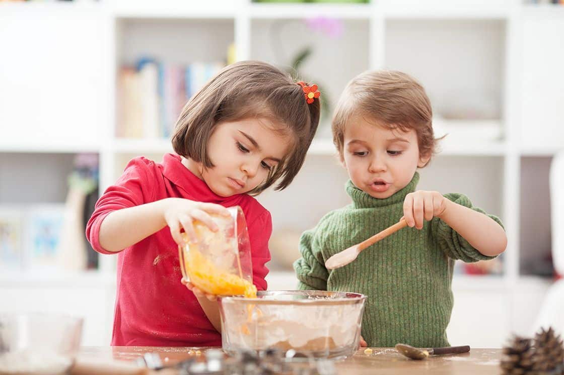 niños jugando actividades para verano